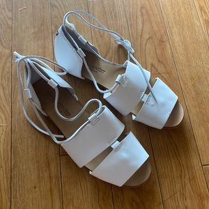 Collection Privee? White Leather Sandals 38 US 8